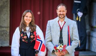 King Haakon undertakes first royal duty with Crown Princess Ingrid after taking oath