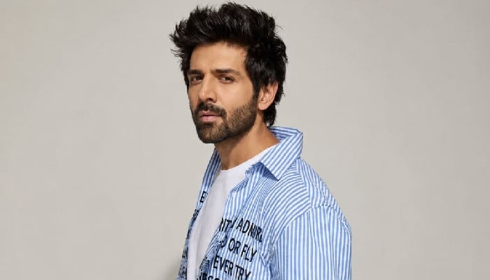 Kartik Aaryan debuts his ‘Captain India’ look as film goes on floors Kartik Aaryan debuts his ‘Captain India’ look as film goes on floors