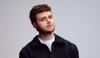 Alex Warren shares first post after taking hard fall during Melbourne concert