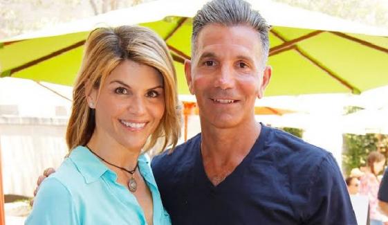 Lori Loughlin divorces Mossimo Giannulli after nearly three decades of marriage