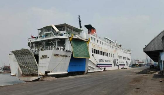 Indonesian ferry sinks in Java Sea: 6 dead, 130 missing as 107 rescued