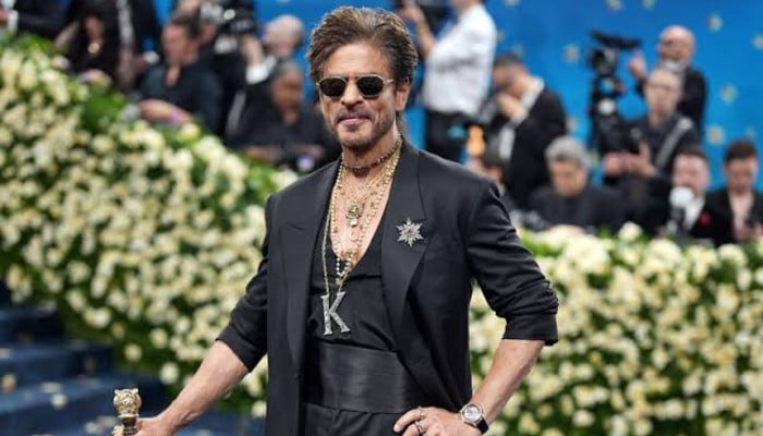 Shah Rukh Khan’s surprise appearance in Antilia leaves fans curious: Here’s why