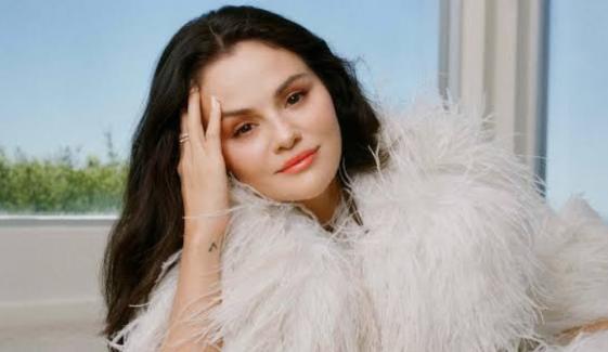 Selena Gomez pushes back at fans wanting her to look like her 2016 self