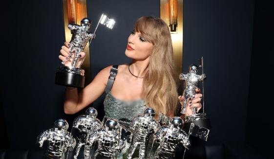 Taylor Swift makes history as first recipient of inaugural MTV VMA Artist Direction honor