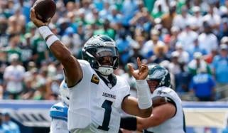 Jalen Hurts leads Eagles to thrilling 24-20 comeback victory over Titans