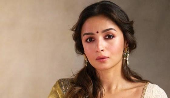 Alia Bhatt's 'Love & War' first look sparks buzz with a stunning fashion statement