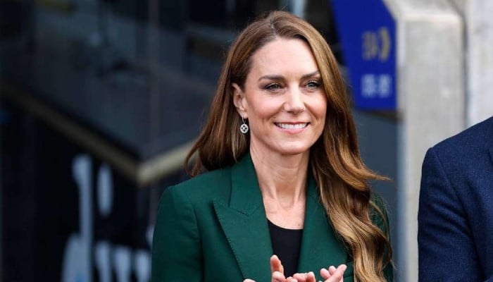 Kate Middleton makes her simple outfit look chic with THIS green designer jacket – Get similar for $59.99
