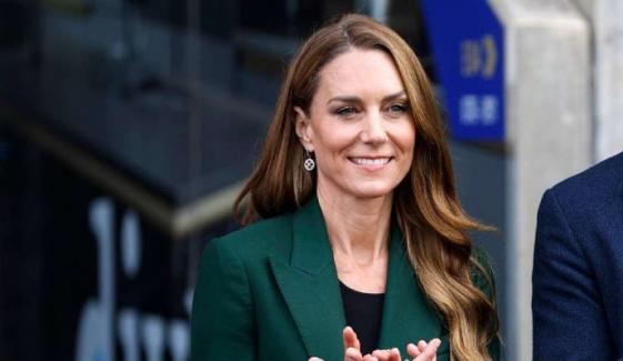 Kate Middleton makes her simple outfit look chic with THIS green designer jacket – Get similar for $59.99