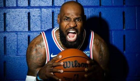 Why did LeBron James escape 76ers camp via chopper?