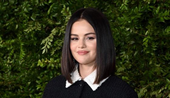 Selena Gomez simplifies her daily make-up routine with surprising products  