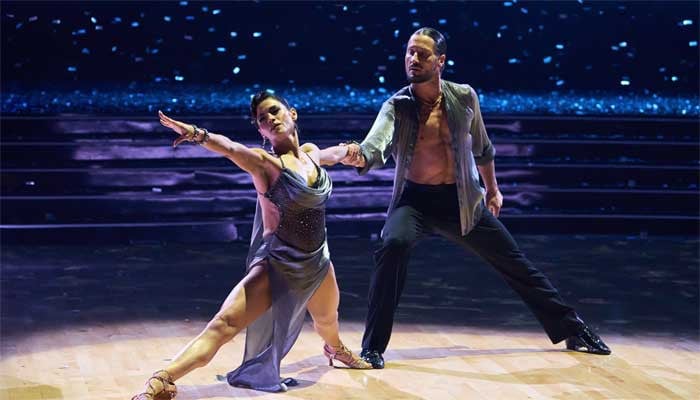 'Dancing with the Stars' tonight: 11 couples face Super Bowl night
