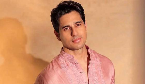 Sidharth Malhotra injures leg, jokes ‘I took break a leg too seriously’