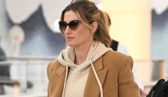 Gisele Bündchen sparks concern after walking on crutches ahead of Victoria's Secret fashion show