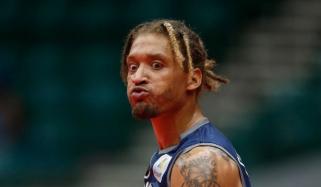 Michael Beasley stuns Delonte West with first-round TKO at Brand Risk 16