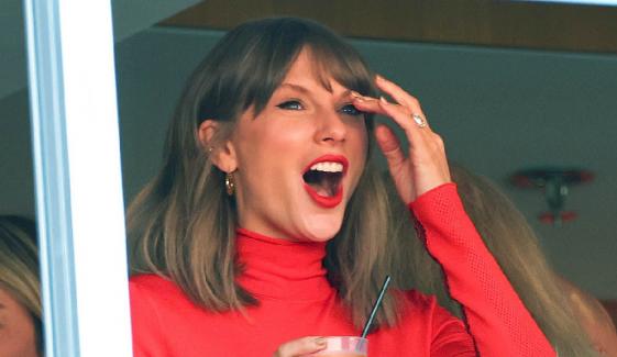 Taylor Swift shows off cute dance moves in bright red look at Travis Kelce’s Chiefs game