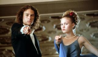 Julia Roberts reunites with '10 Things I Hate About You' cast for emotional Heath Ledger tribute