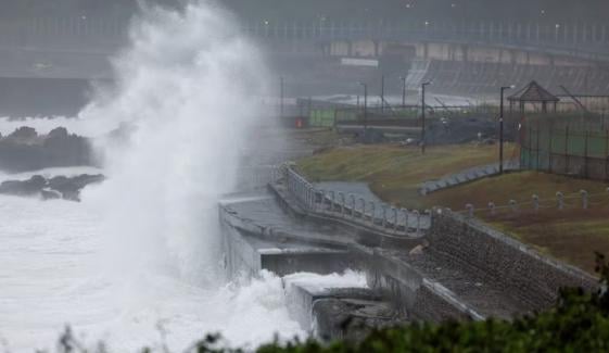 Typhoon Champi forces Taiwan shutdown as hundreds of flights cancelled