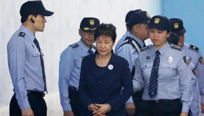 جنوبی کوریا کی سابق پارک گیئون ہائے کو 24 برس قید کی سزا