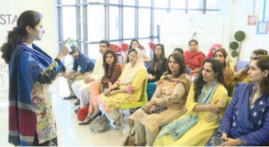 فیس بک ٹیم کا دورہ پاکستان اور خواتین کی تربیت