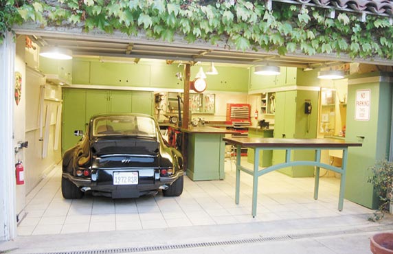 گھر کے بیرونی حصے میں ’’آئیڈیل گیراج‘‘ کی تعمیر