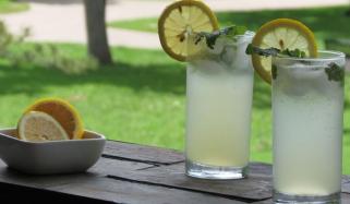 جسم میں پانی کی کمی کیسے دور کی جائے؟