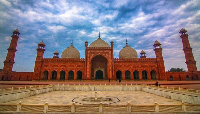 ’’بادشاہی مسجد‘‘ مغلیہ دور کا ایک عظیم تعمیراتی شاہکار