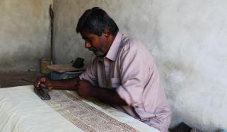 تصویر کہانی: اجرک کی تیاری