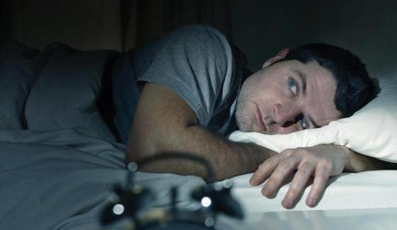 نیند کیوں رات بھر نہیں آتی؟