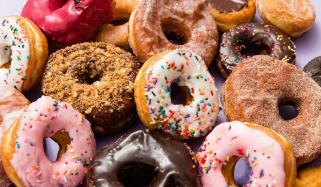 میٹھا کھانا ہے یا نمکین، دونوں ذائقے ڈونٹس میں