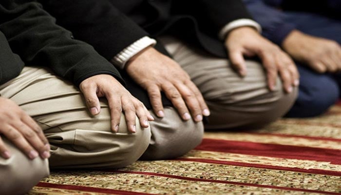 مغرب کی نماز میں ایک رکعت ملنے کے بعد نماز مکمل کرنے کا طریقہ