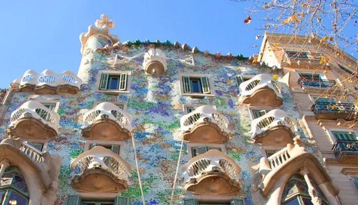 بارسلونا.... تاریخی تعمیرات کا شہر!