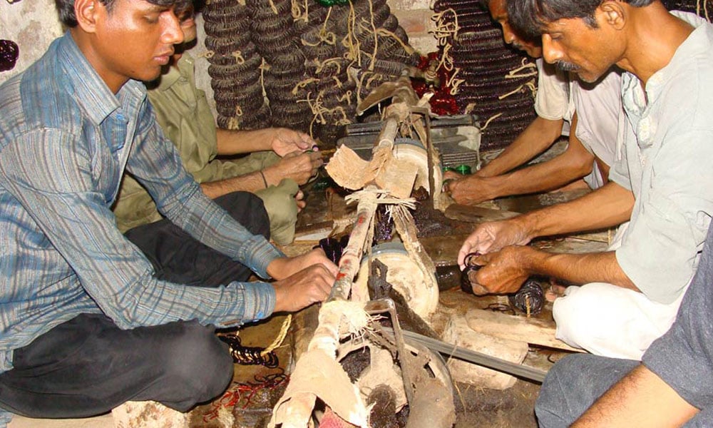 حیدر آباد کی کانچ کی چوڑیوں کی صنعت دنیا میں دوسرے نمبر پر شمار ہوتی ہیں