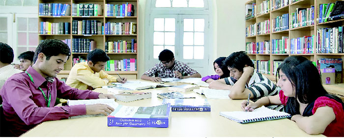’سندھ مدرسہ کی لائبریری‘ یہاں کی کچھ کتابیں ایک صدی پرانی ہیں