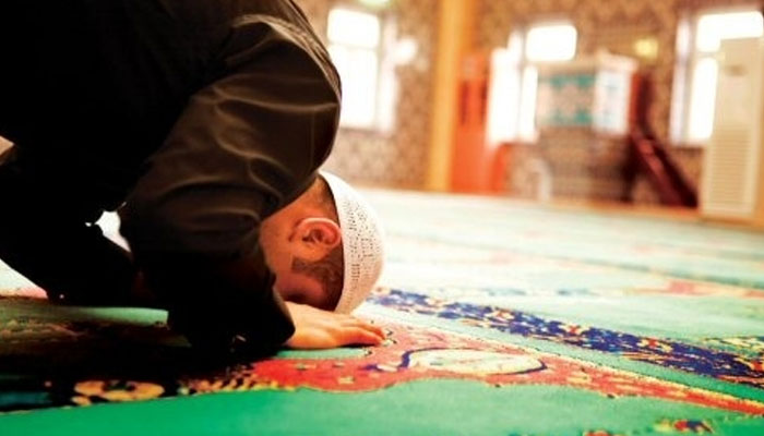 نماز میں کپڑا فولڈ کرنا