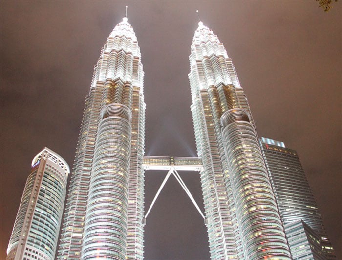 ملائیشیا... تیزی سے ترقی کرتا، رنگا رنگ تہذیب و ثقافت کا حامل ملک