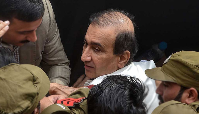 اک جسم تو ہوتا ہے گرفتارِ حوالات