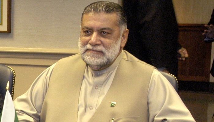 خالی ہاتھ گزر جاتے ہیں کیسے کیسے لوگ..!!
