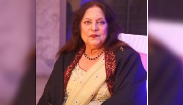 خالی ہاتھ گزر جاتے ہیں کیسے کیسے لوگ..!!