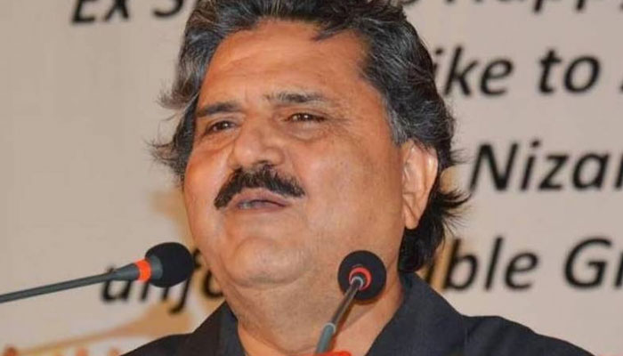 خالی ہاتھ گزر جاتے ہیں کیسے کیسے لوگ..!!