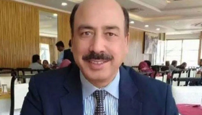 خالی ہاتھ گزر جاتے ہیں کیسے کیسے لوگ..!!
