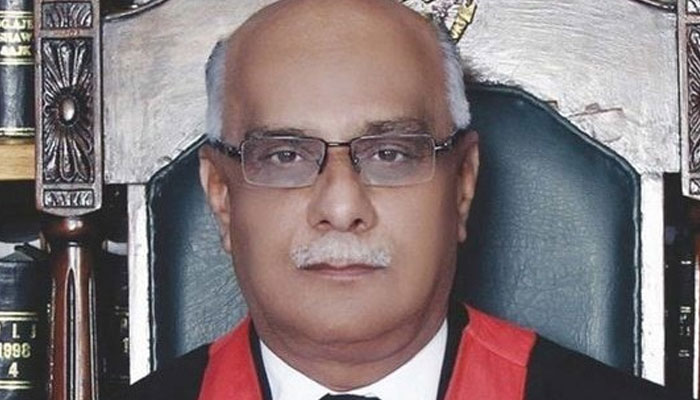 خالی ہاتھ گزر جاتے ہیں کیسے کیسے لوگ..!!