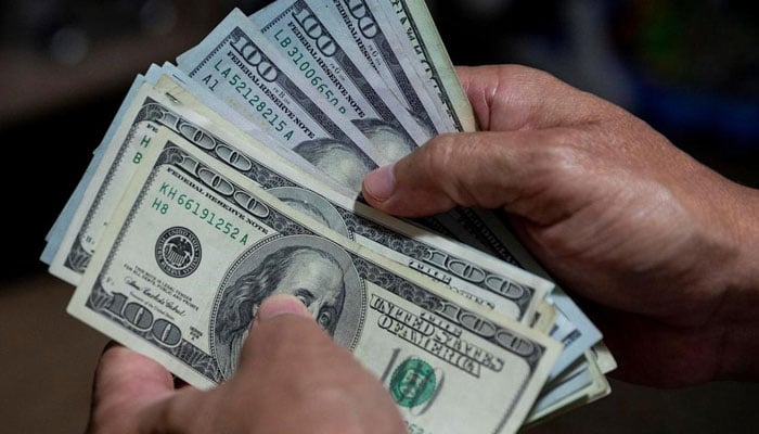 ڈالر کو اُدھار زیادہ قیمت پر بیچنا