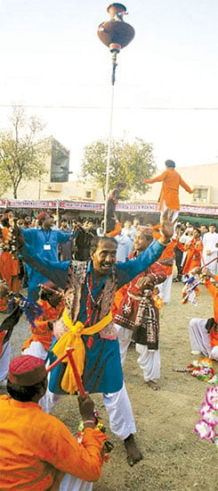 سندھ کی ثقافت کا ایک اچھوتا رنگ ’’مٹکا رقص‘‘