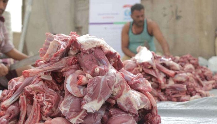 قربانی کے گوشت کا تقریبات میں استعمال اور غریب کا گوشت فروخت کرنا