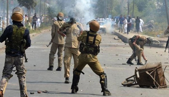 جب بھارت نے مقبوضہ کشمیر کی خصوصی حیثیت، الگ پرچم کی شناخت اور آئین کا اختیار ختم کردیا 