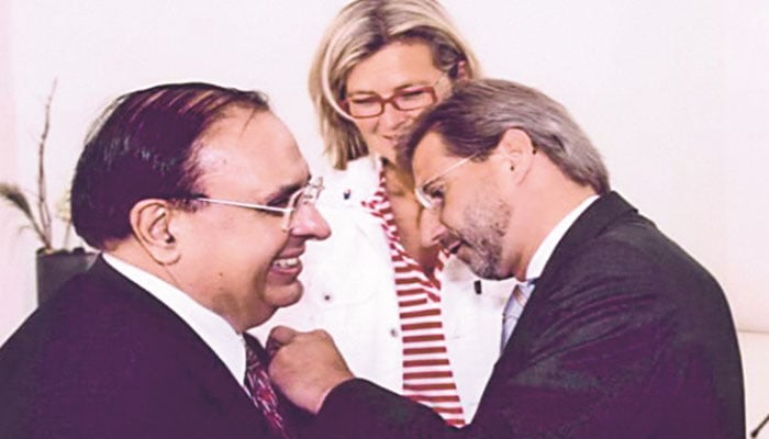 پروفیسر ڈاکٹر عطاء الرحمٰن کو خراج تحسین