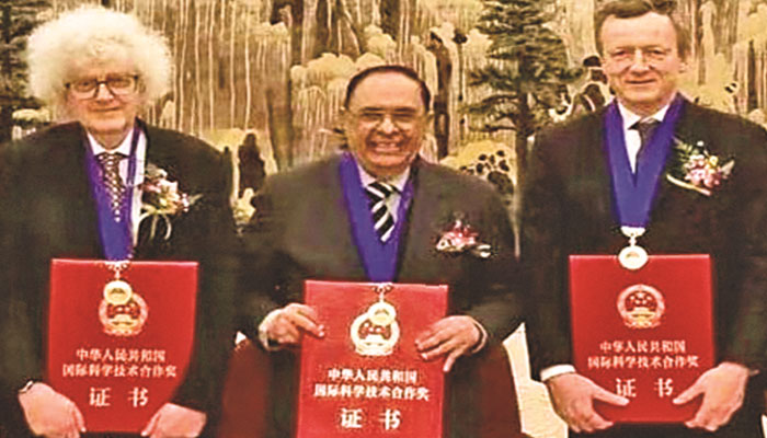 پروفیسر ڈاکٹر عطاء الرحمٰن کو خراج تحسین