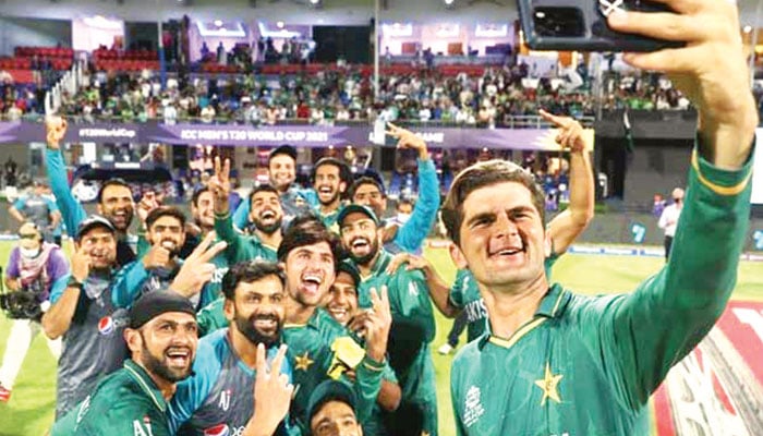 ٹی 20 ورلڈ کپ تو آسٹریلیا لے اُڑا، مگر ایونٹ میں پاکستان کے ہاتھوں عبرت ناک شکست بھارت کو ہمیشہ یاد رہے گی