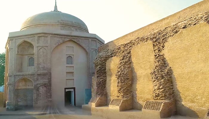 قلعہ ستگھرہ اور میر چاکر رند کا مقبرہ