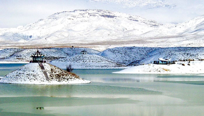 ہنّہ جھیل: برف باری کے بعدکا دل کش منظر